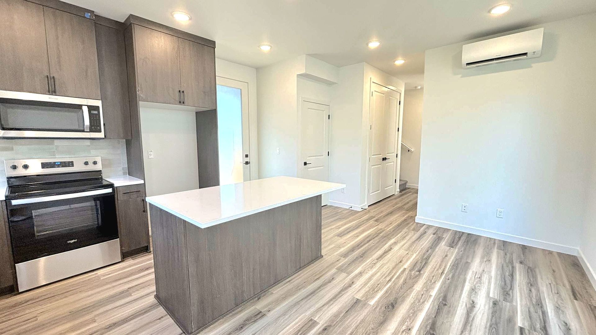 Portland Apartment: 2907 N. Russet St.