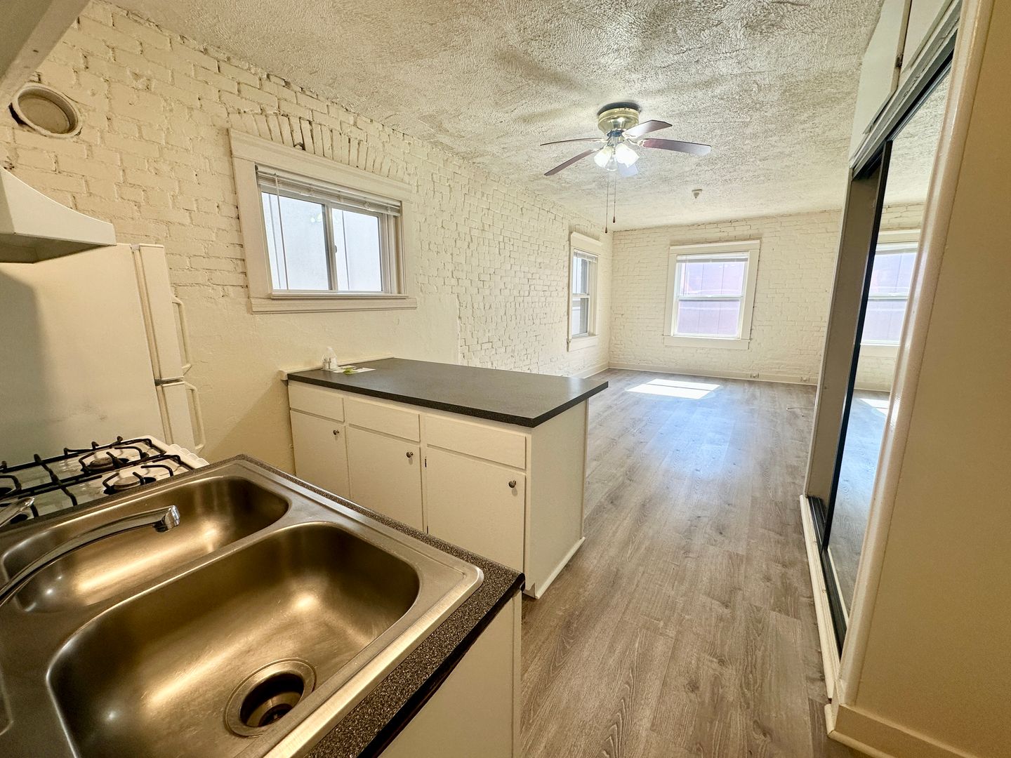 Portland Apartment: 1942 NW Pettygrove St.