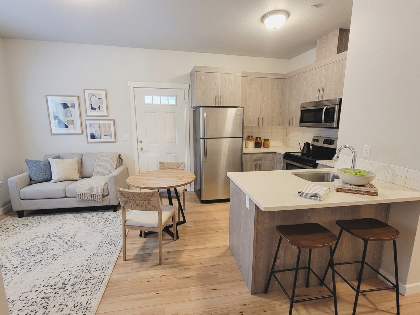 Portland Apartment: 424 NE Stafford St