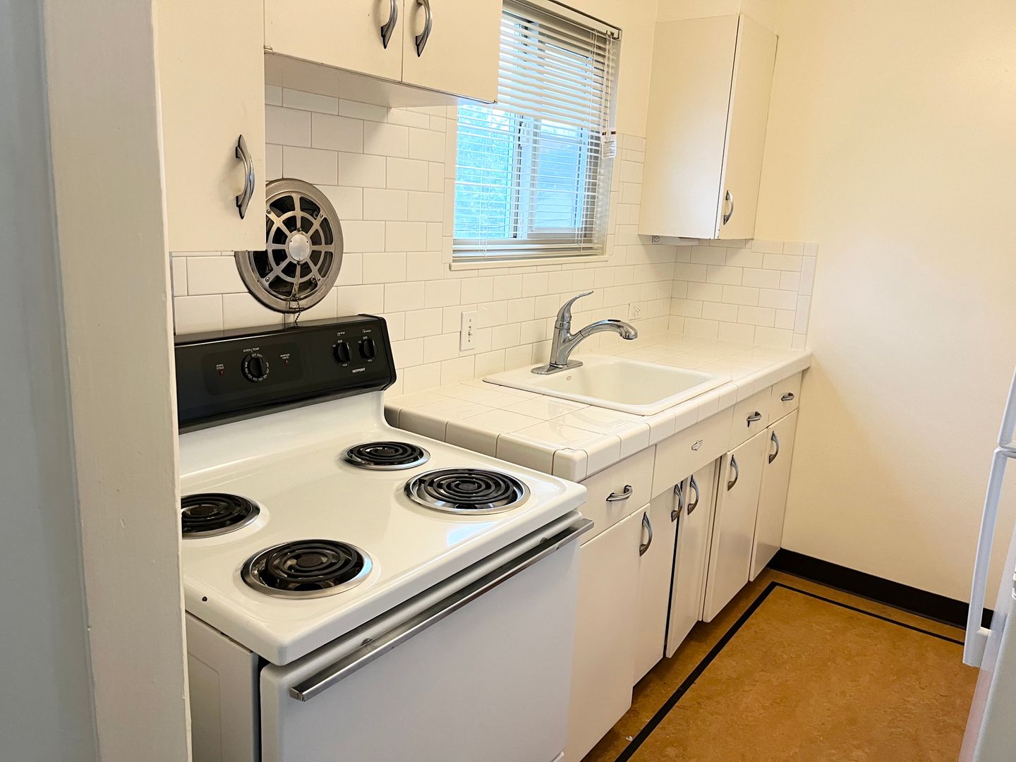 Portland Apartment: 815 SE 42nd Ave