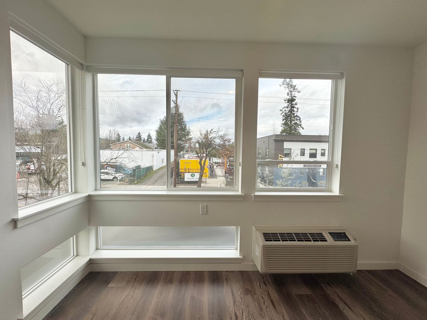 Portland Apartment: 7424 N. St. Louis Ave.