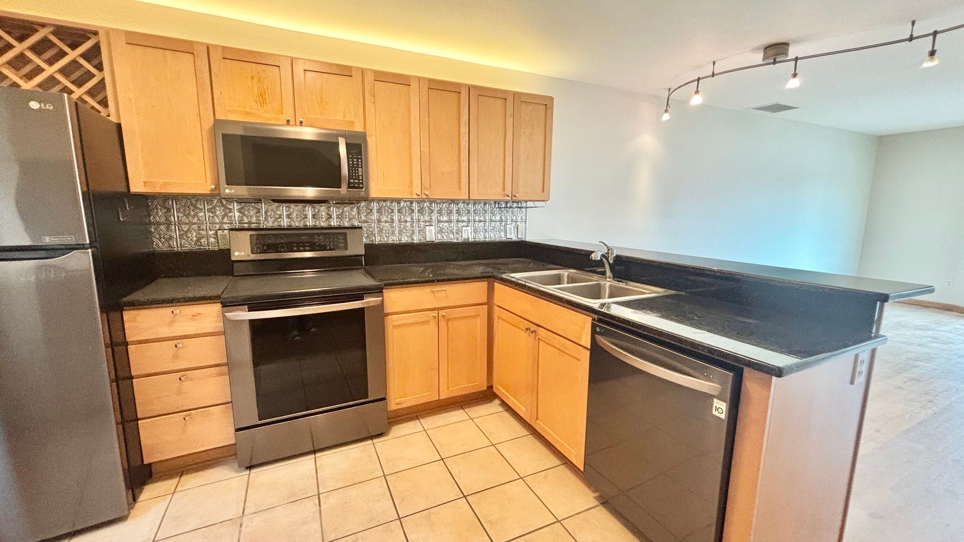 Portland Condo: 910 NW Naito Pkwy