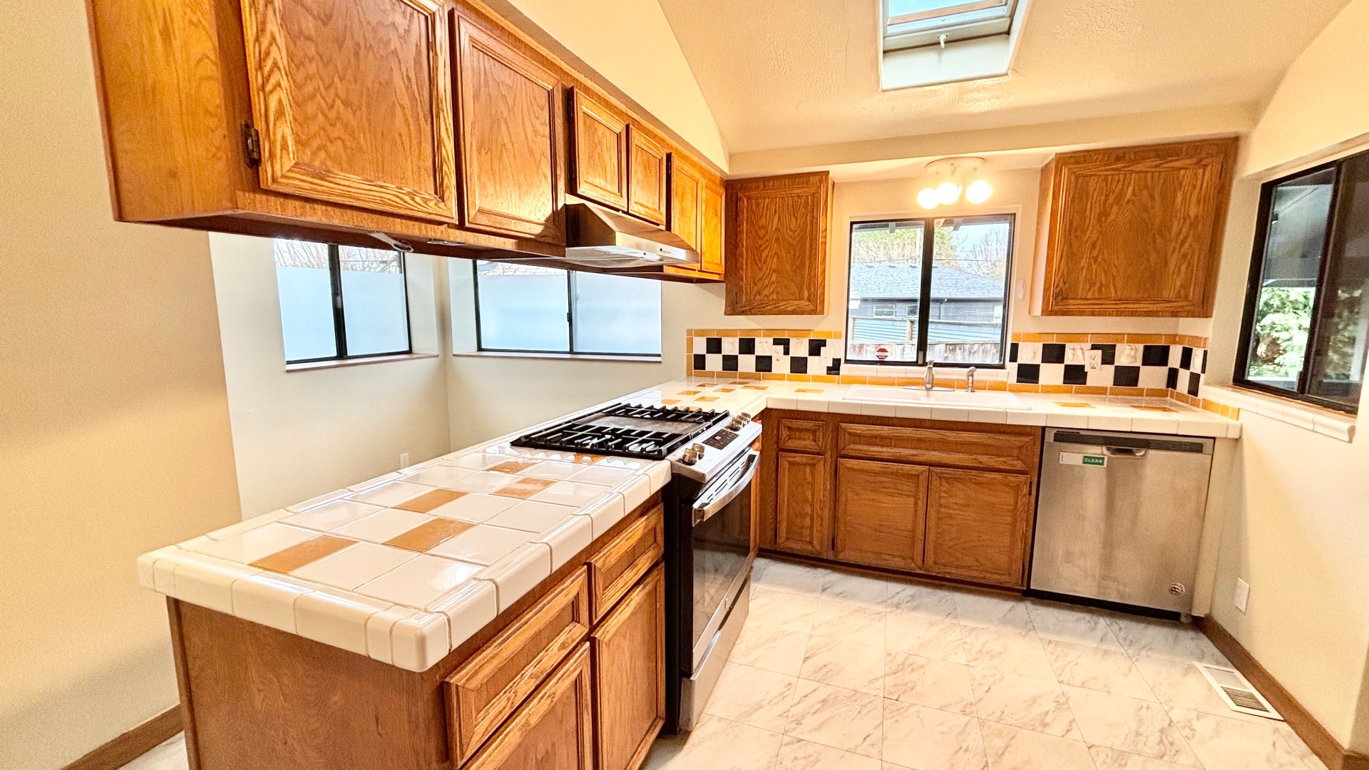 Portland House: 9064 N Chicago Ave.