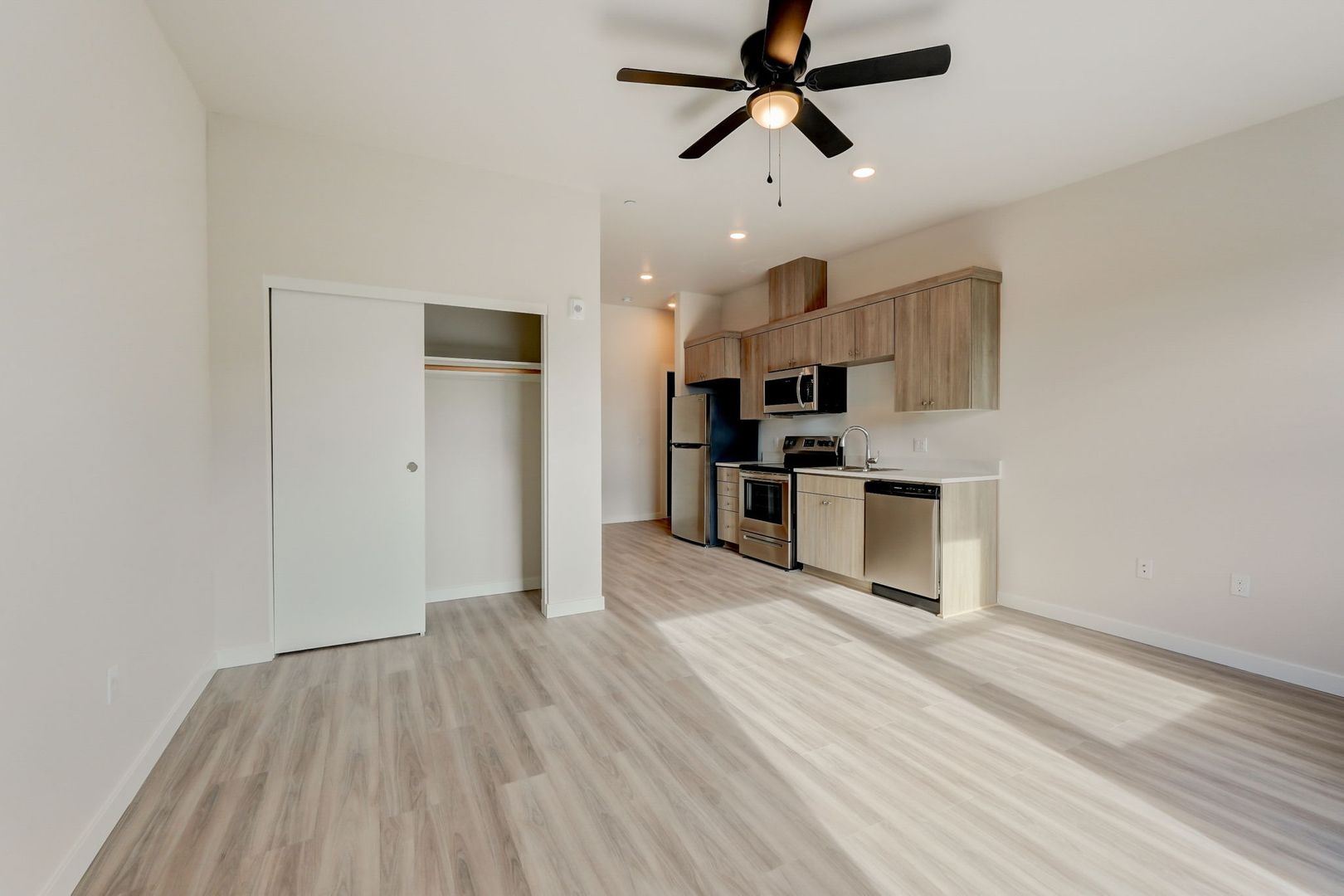 Portland Apartment: 4738 SE Belmont St