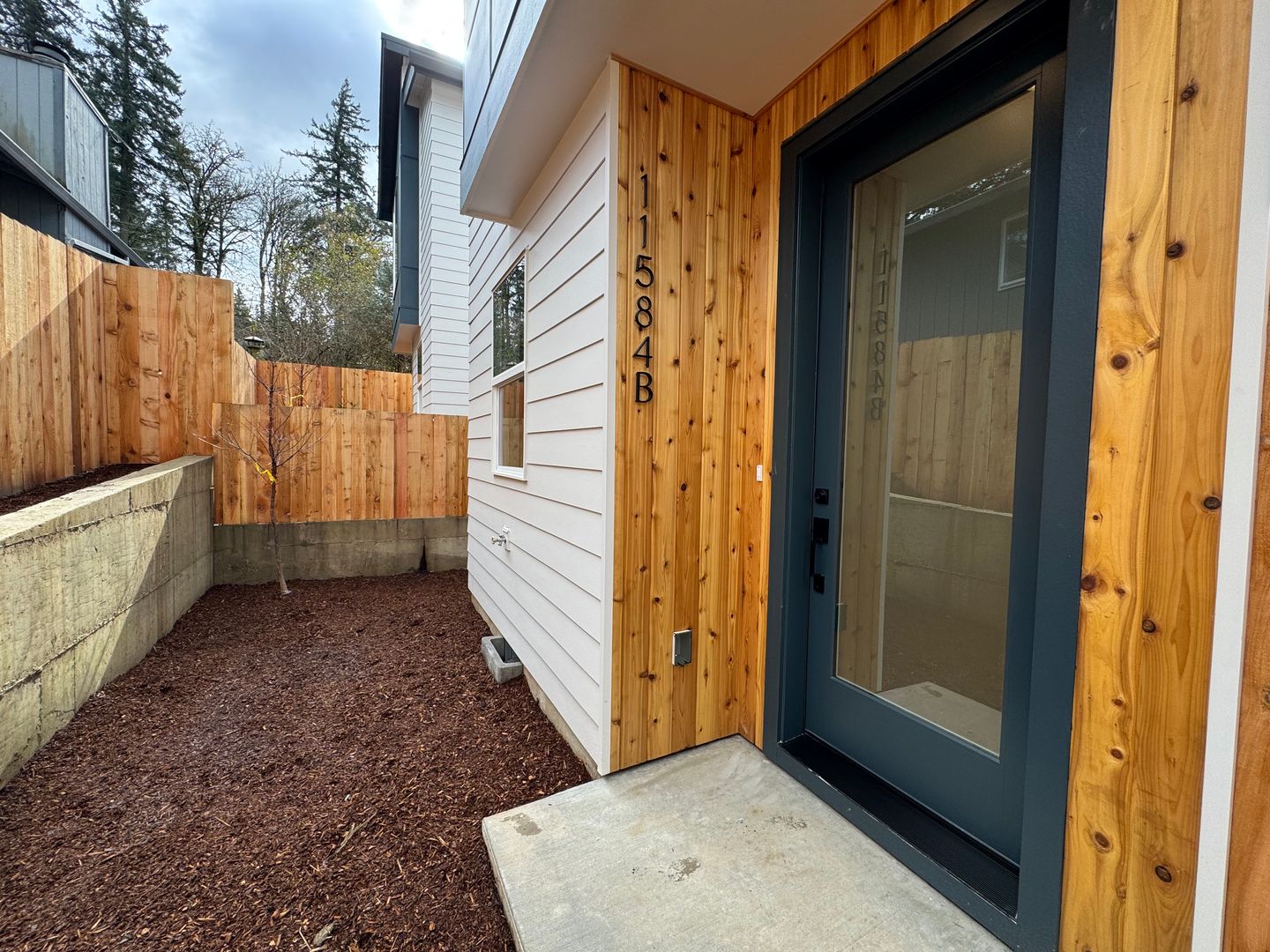 Portland Apartment: 11584 SW 47th Ave.