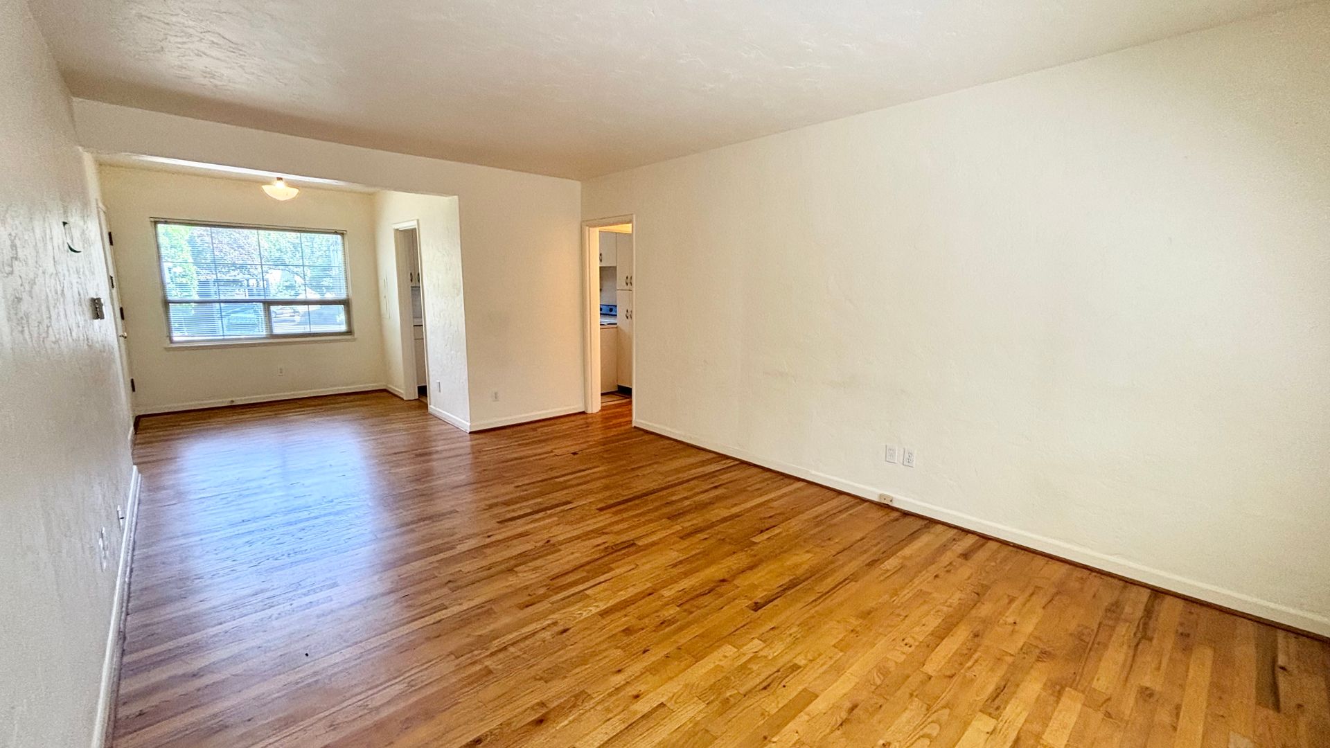 Portland Apartment: 815 SE 42nd Ave