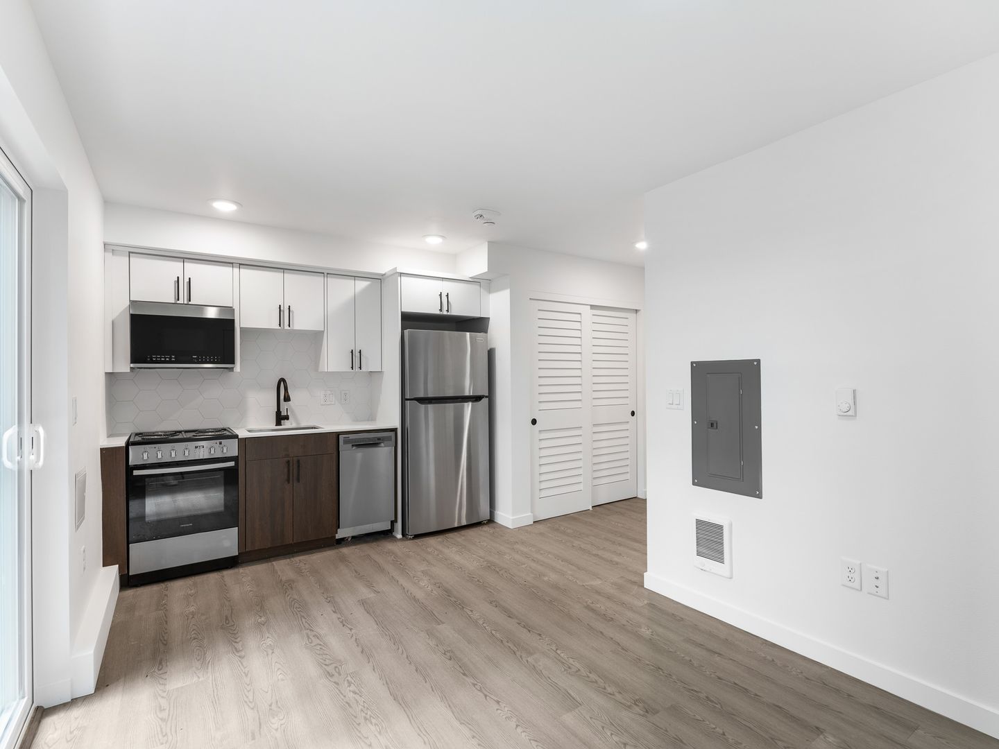 Portland Apartment: 3755 S. Hood Ave.