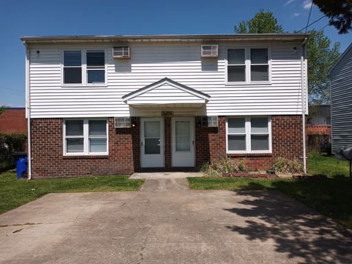 Norfolk:3 Bedroom, 1.5 Bath Duplex located in Coleman Place – photo 1