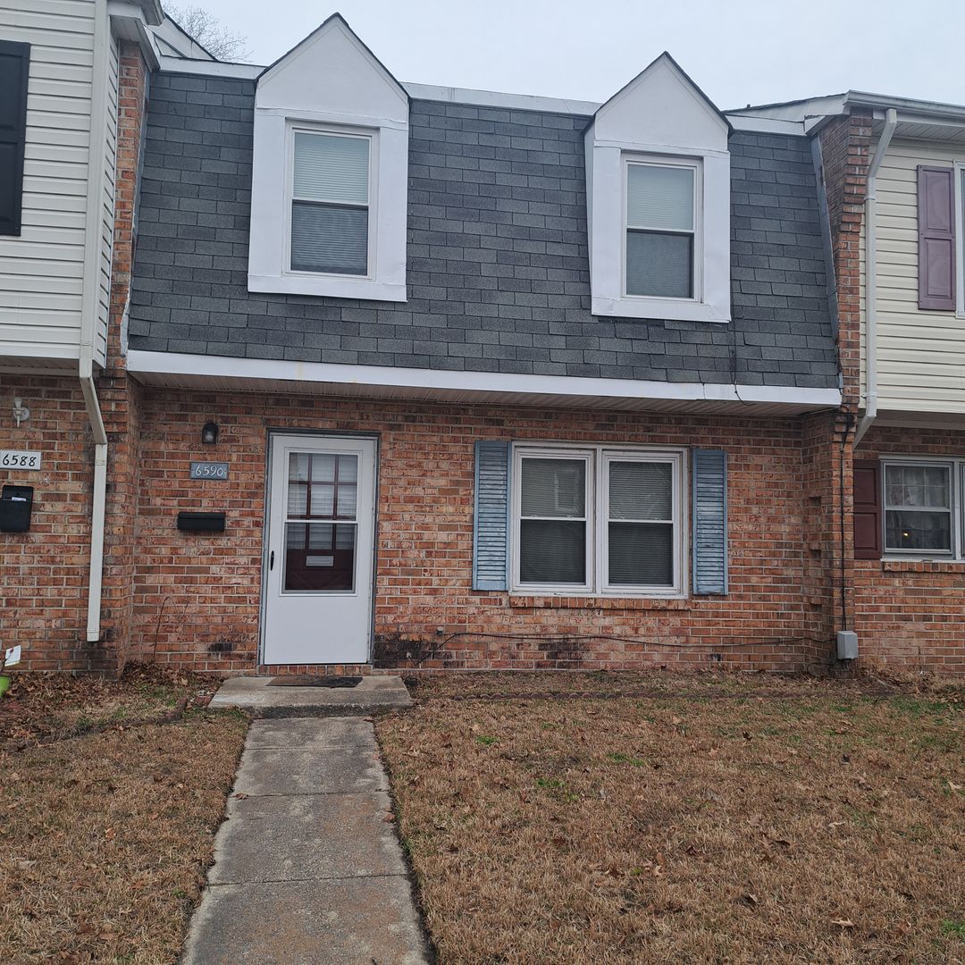 Norfolk Townhome: 6590 Stoney Point South