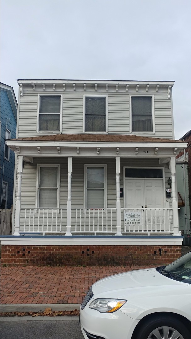 Portsmouth Apartment: 708 Dinwiddie St