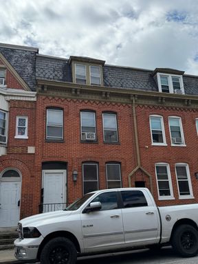 Large 3rd fl 2 Bedroom on the East End of York City – photo 1