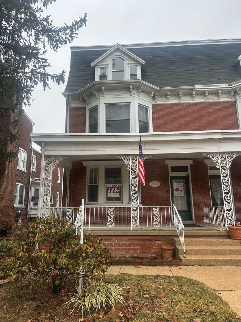 York Townhome: 815 Madison Ave 1st fl