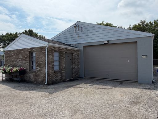 Automotive or Contractor shop w/ Lift