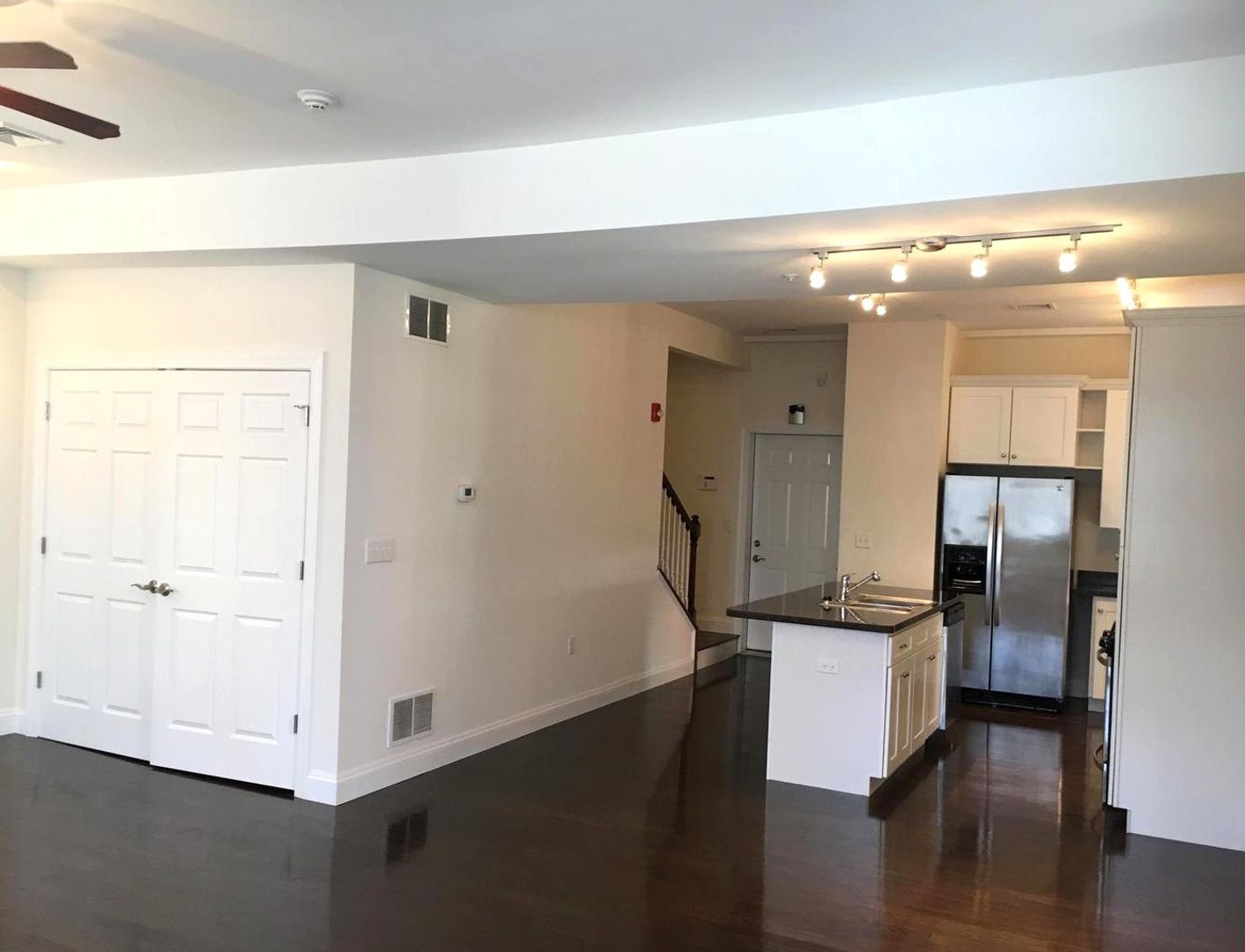 York Apartment: 22 N George St
