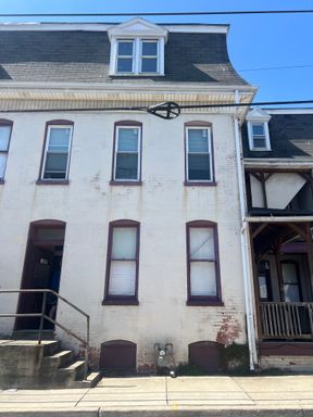 Very Large 3rd fl 1 Bedroom – photo 1