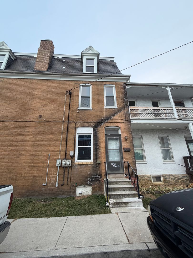 York Apartment: 758 W King Street