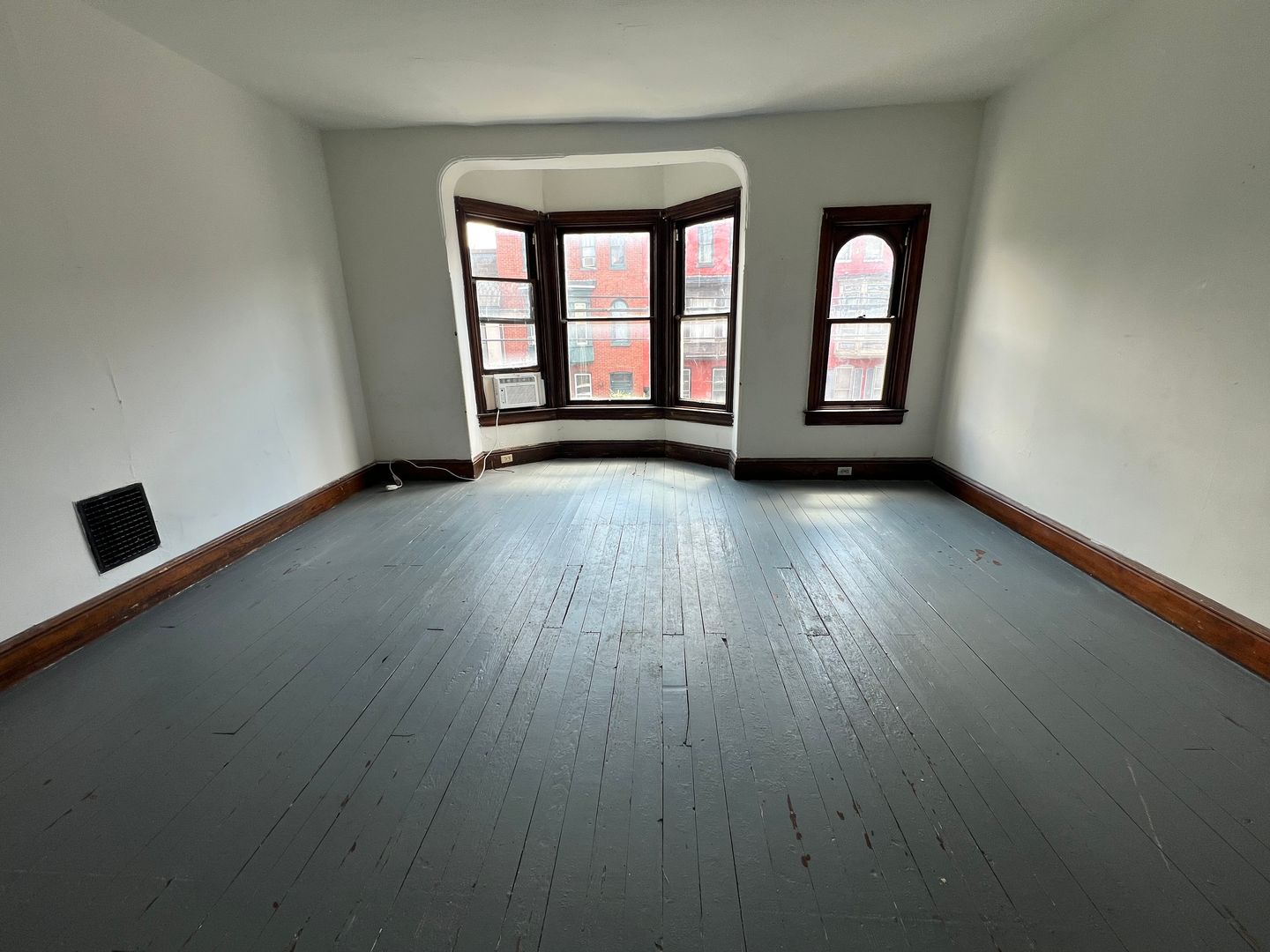 York Apartment: 347 E King St