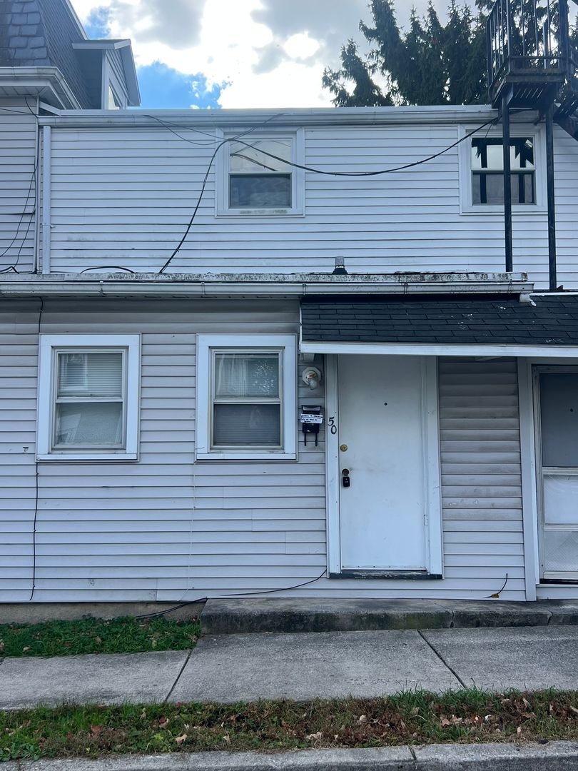 York Apartment: 1060 N Duke Street