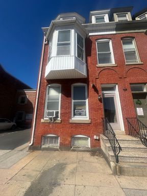 Large 3rd fl Studio Apartment – photo 1