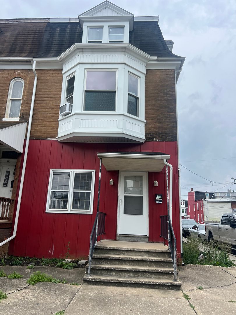 York Apartment: 758 W King Street