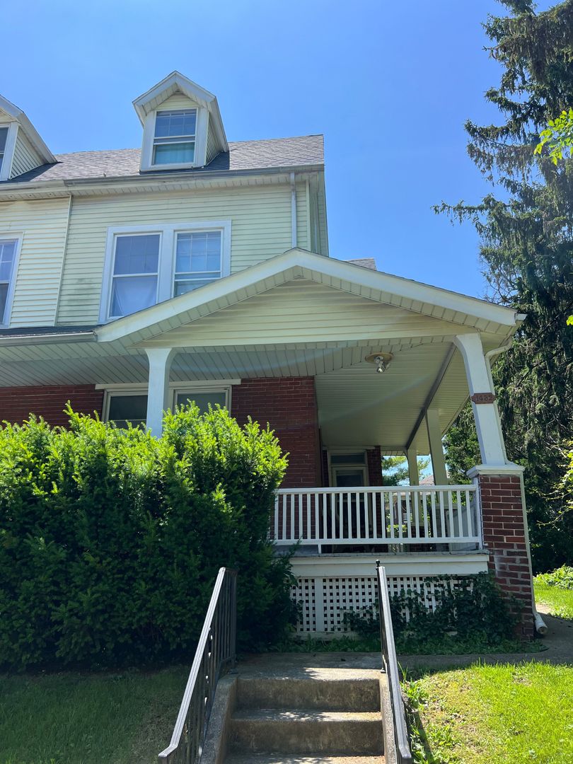 York Apartment: 1432 First Ave