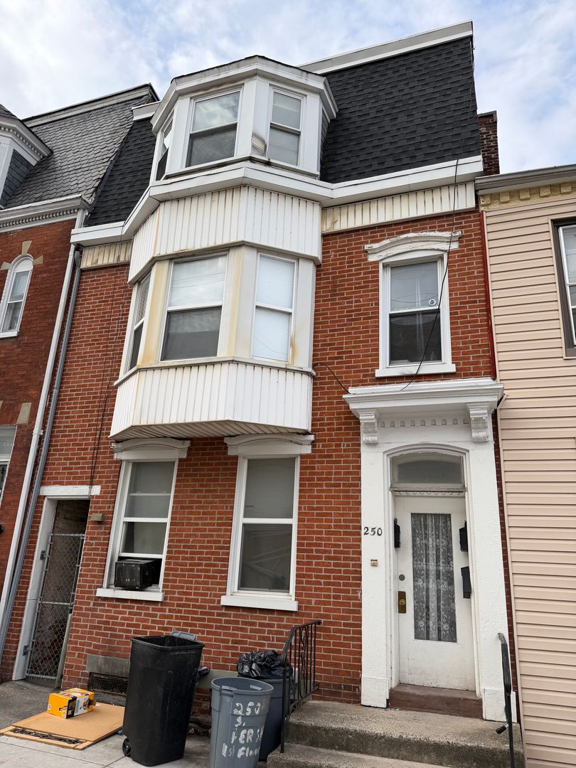 York Apartment: 250 S Pershing Ave