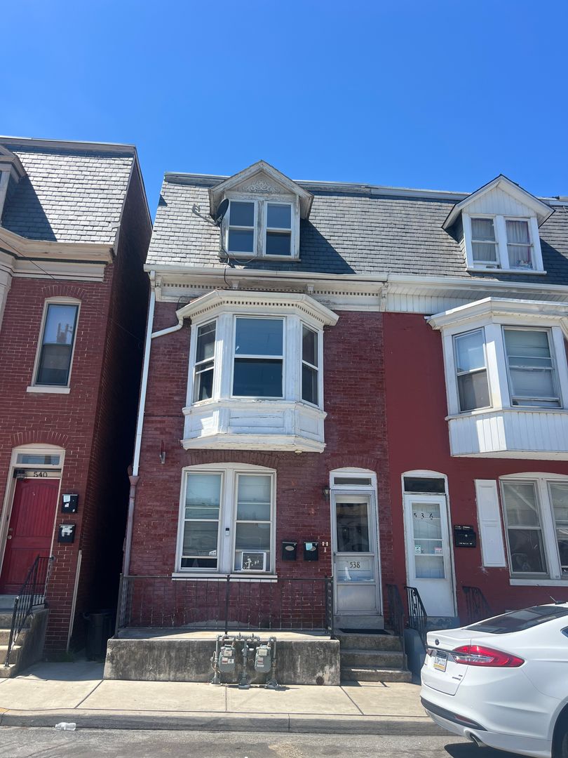 York Apartment: 538 Dallas Street