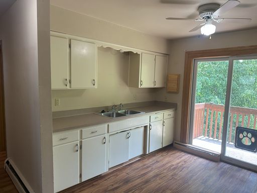 Charming 2-Bedroom Upper Unit in Muskego – Country Feel with City Convenience