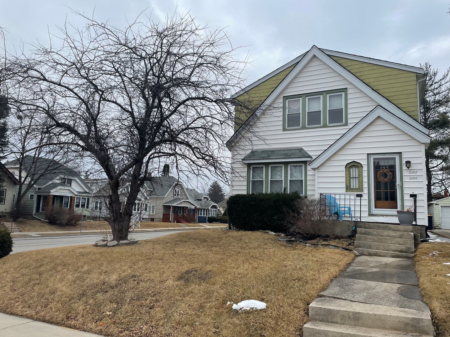 West Allis Apartment: 2100-2102 S 85th St.