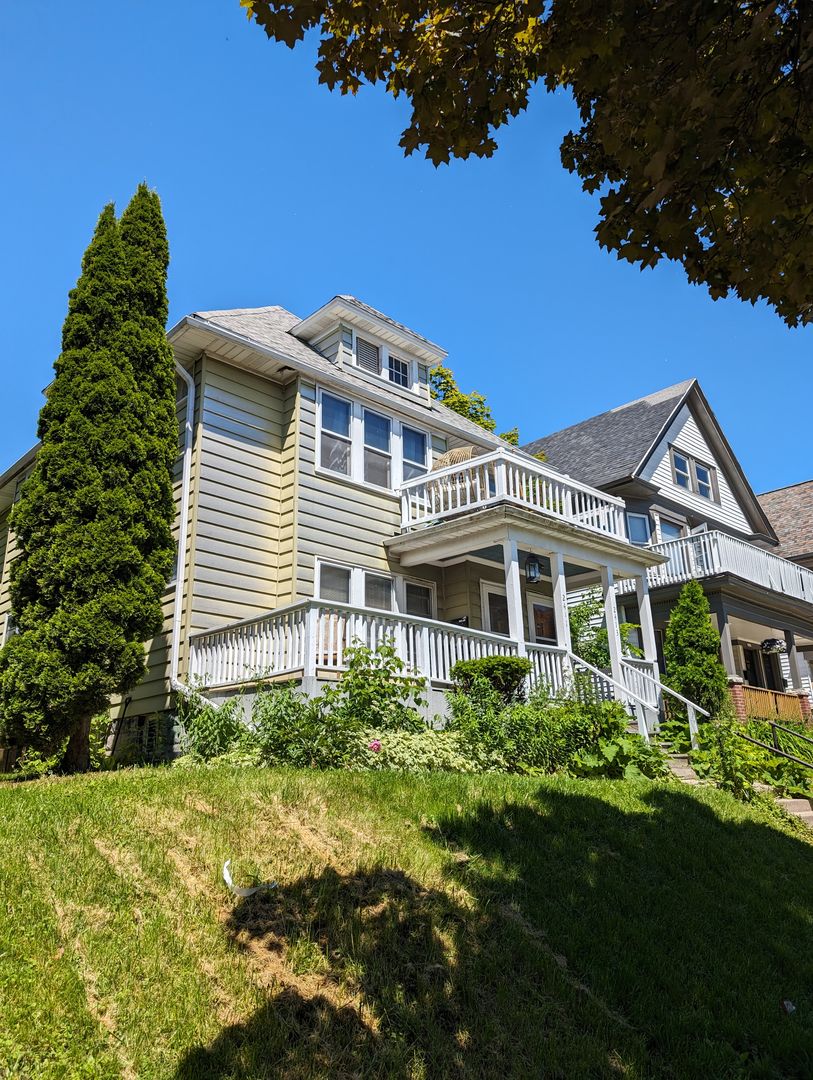 Milwaukee Apartment: 2411-13 N Cramer St