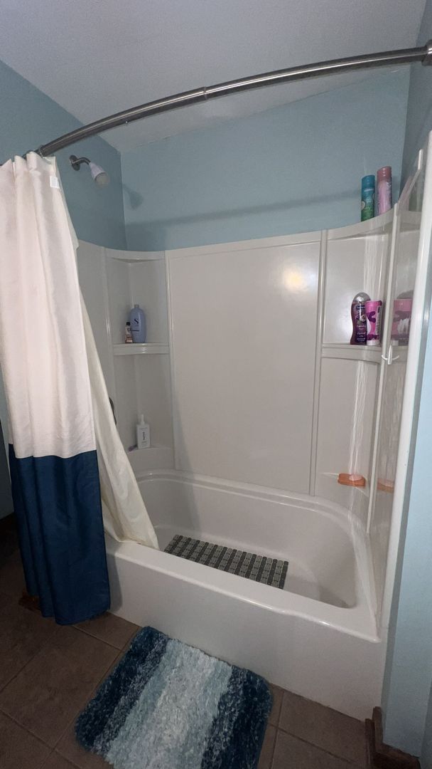 Cudahy Apartment: 3827-3827A E Edgerton Ave