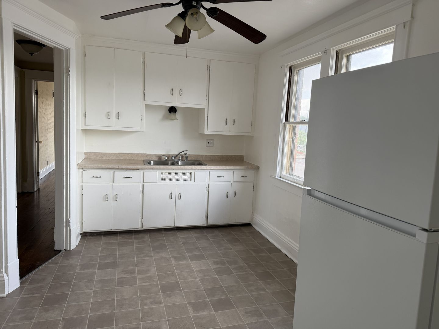 West Allis Apartment: 5927-29-29A W Greenfield Ave