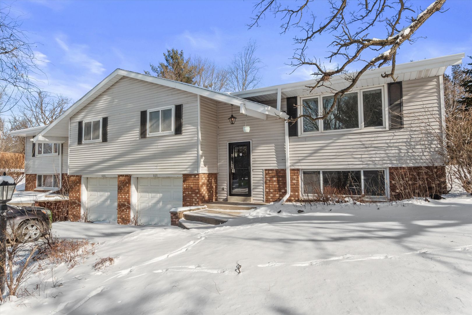 Hartland Apartment: 666-668 Hearne Ct.