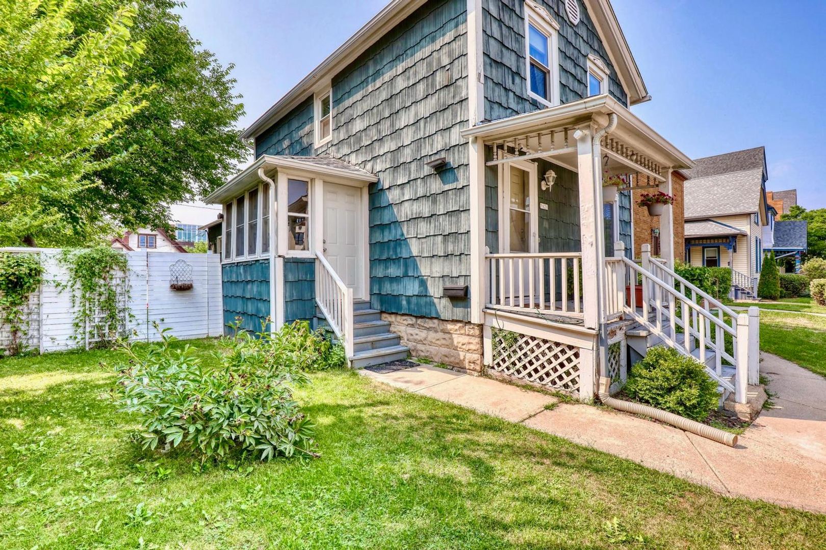 Milwaukee House: 1621 N Van Buren St