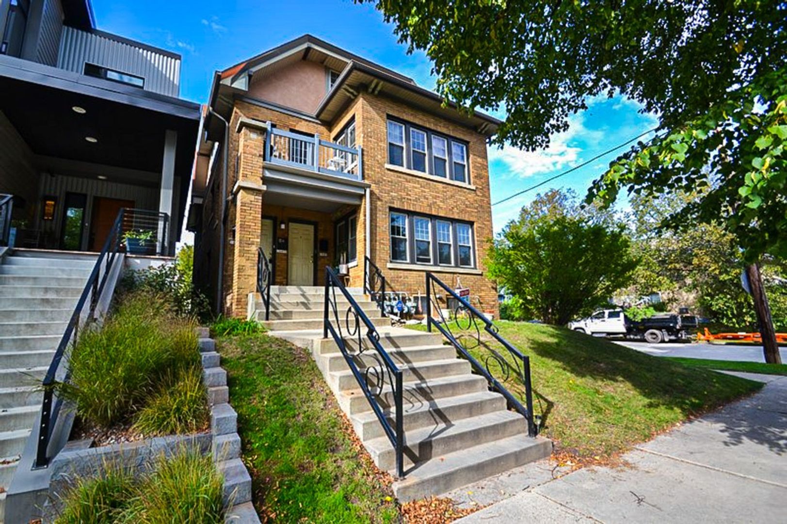 Milwaukee Apartment: 1645-1645A-1647 N Astor St