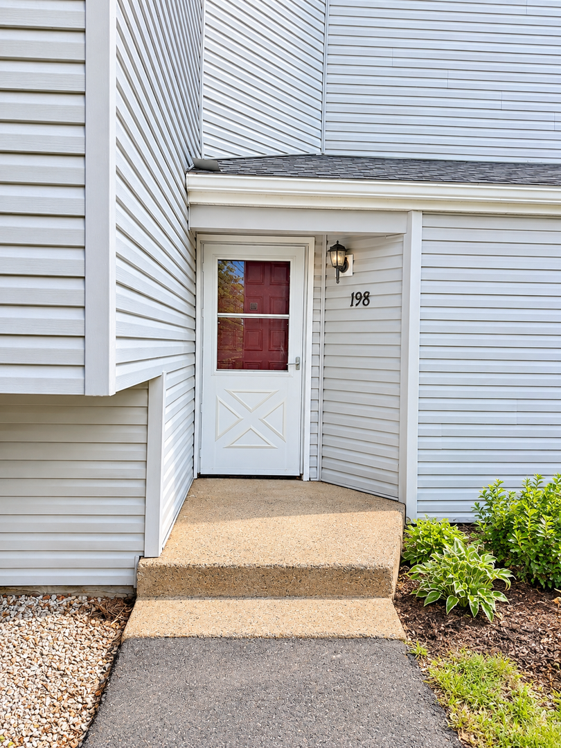 Vernon Apartment: 655 Talcottville Rd.