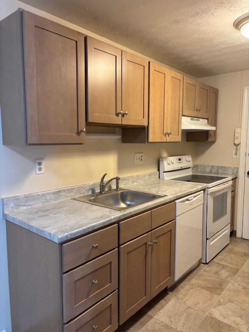 Manchester Apartment: 1188 West Middle Turnpike