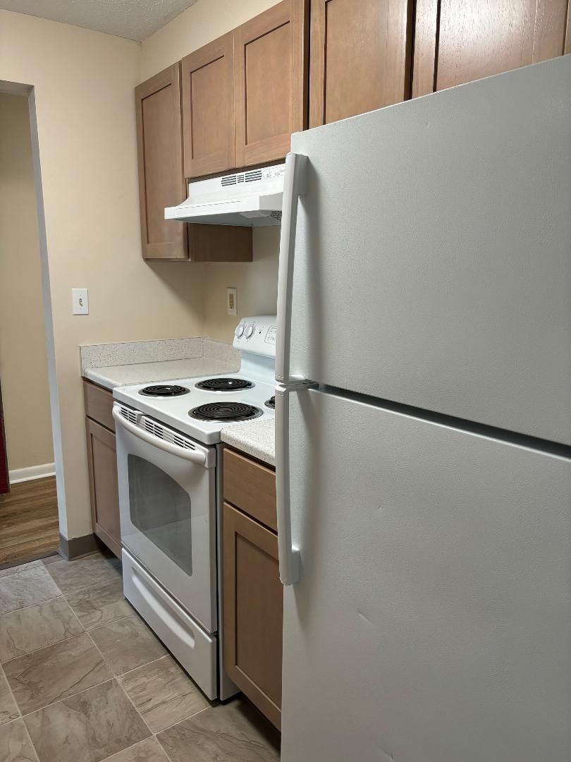 Vernon Apartment: 655 Talcottville Rd.