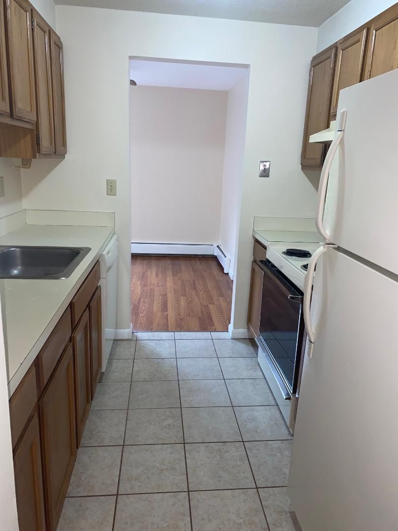 Vernon Apartment: 655 Talcottville Rd.