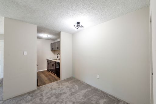 1 Bedroom 1 Bathroom @ 5 East! – photo 1