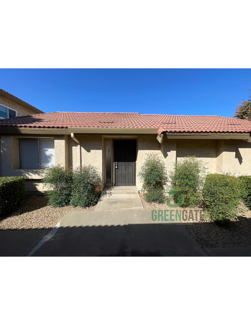 941 Claremont Ct 1 of 8