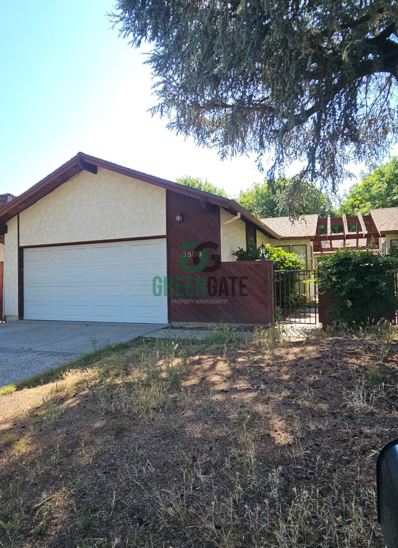Modesto Apartment: 3509-3511 Dragoo Park Dr.