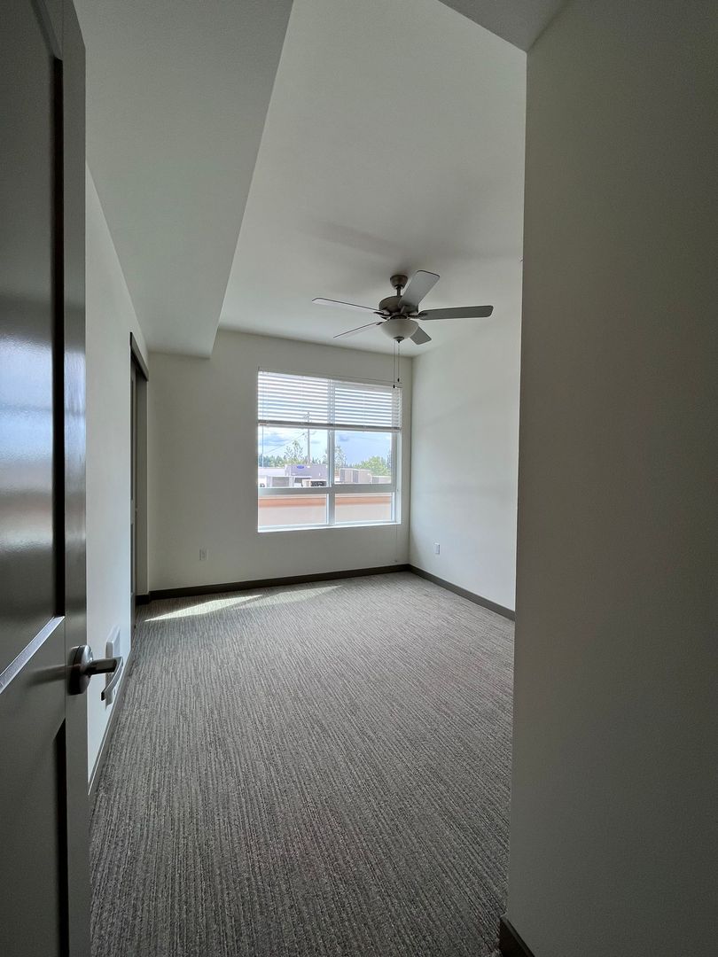 1 Bedroom Apartments with a Flex 8 of 10