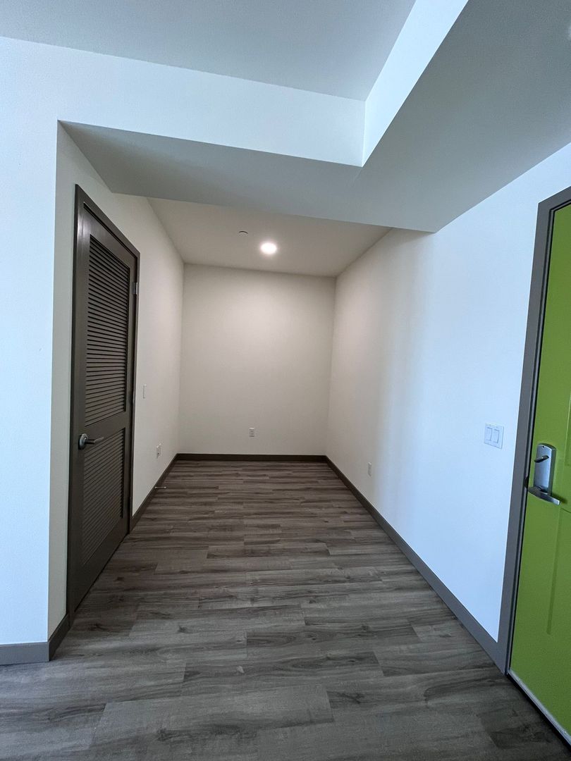 1 Bedroom Apartments with a Flex 2 of 10