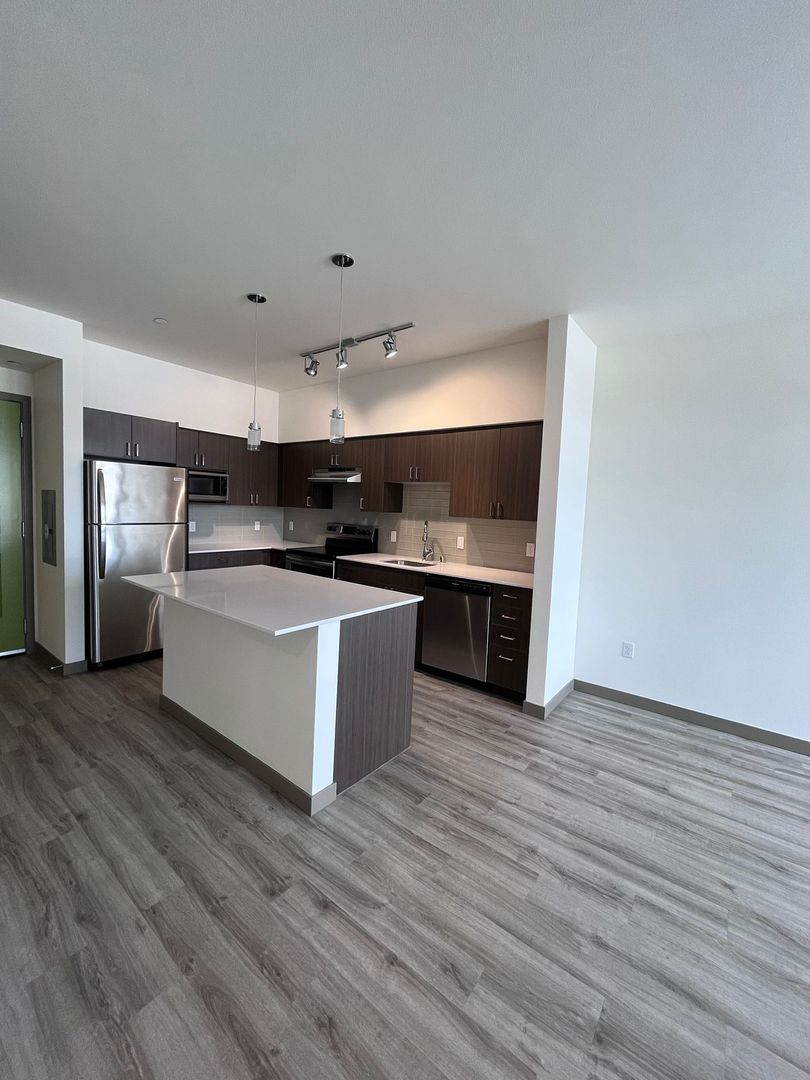 1 Bedroom Apartments with a Flex 4 of 10