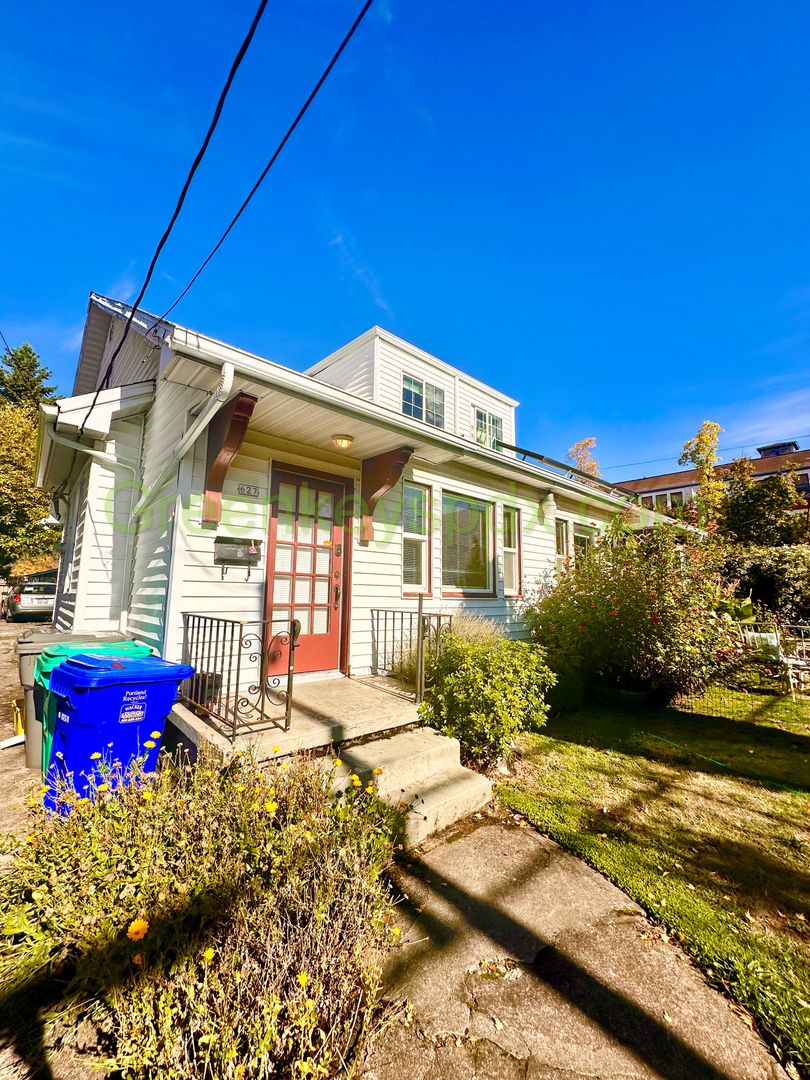 Portland House: 627 North Sumner Street