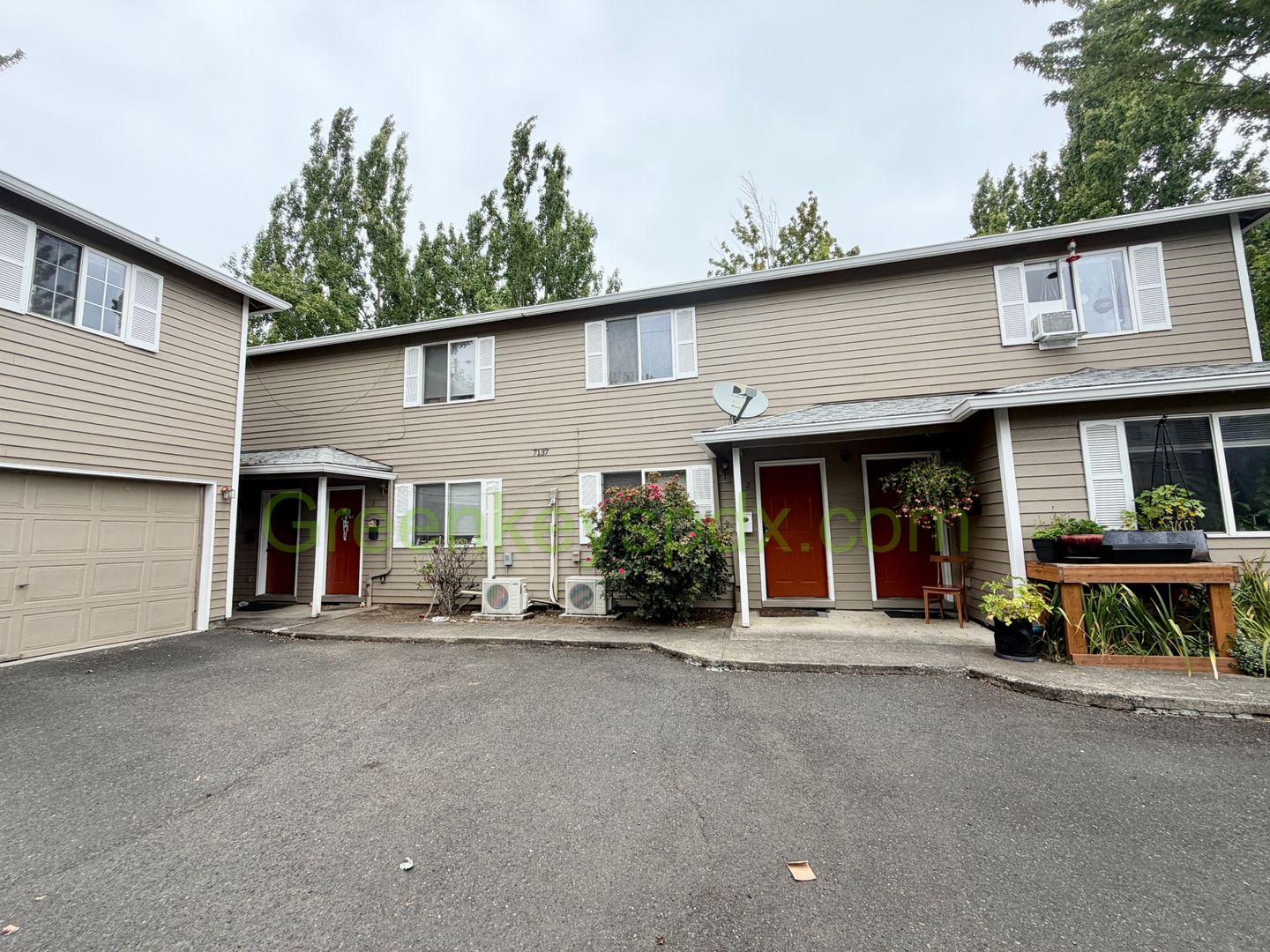 Portland Apartment: 7137 Southeast Steele Street
