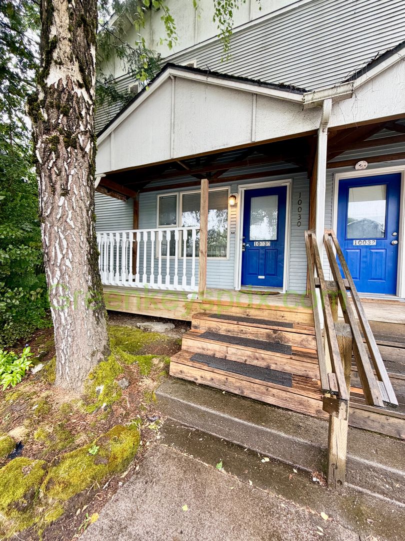 Portland House: 10030 N Lombard Street