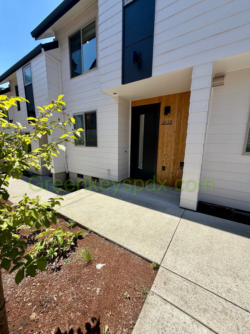 Portland House: 3928 SE Gladstone St