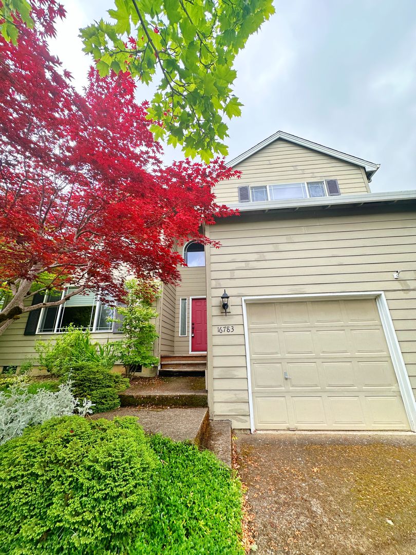 Beaverton House: 16783 Southwest Sarala Street